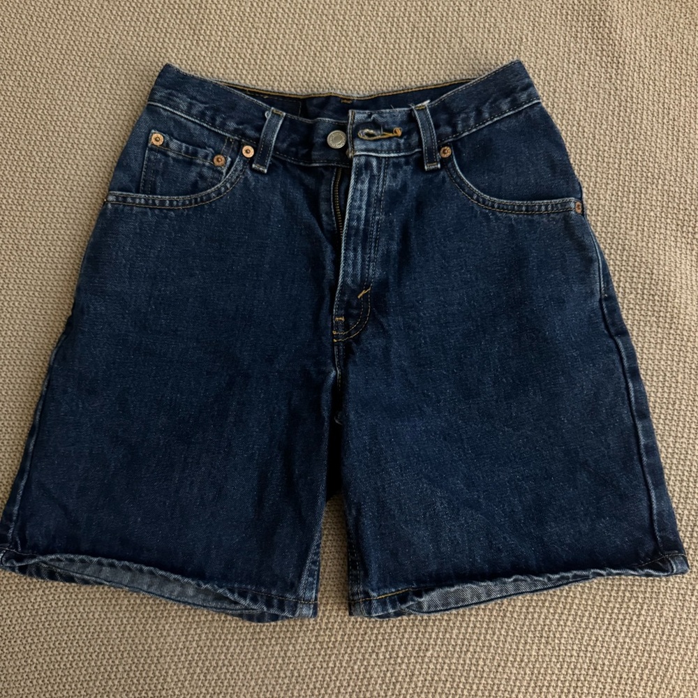 Levi shorts 🩳 SIZE 3